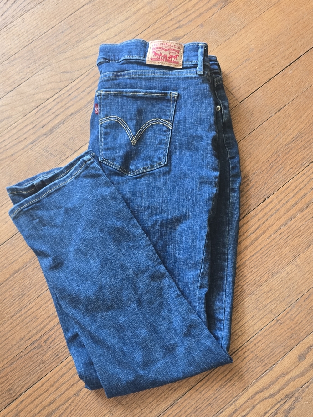 Levi's Women's Medium Blue Classic Straight Jeans